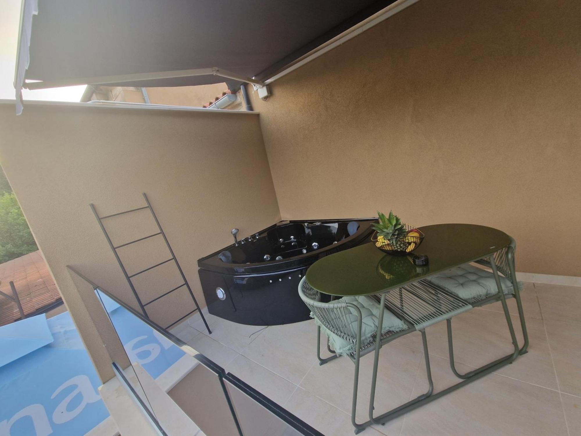 Oli 1 Apartma *